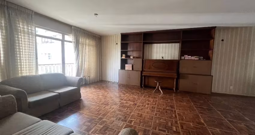 Apartamento amplo em pinheiros – ideal para retrofit | estilo retrô e localização privilegiada