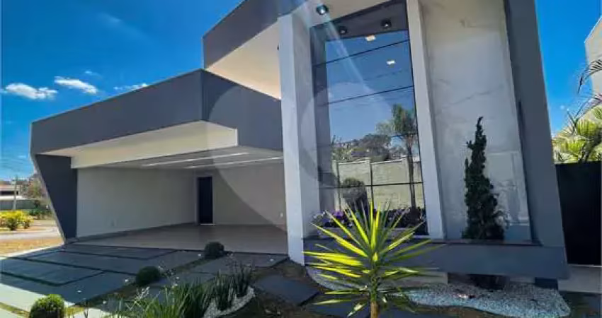 Casa com 3 quartos à venda em condomínio vale dos pássaros - go