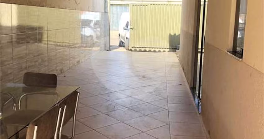 Casa com 3 quartos à venda em Residencial Shangrilá - GO
