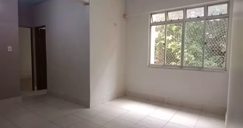 Conjunto jornalistas, em frente a fametro, 2 quartos sendo 1 suíte, 1 vaga