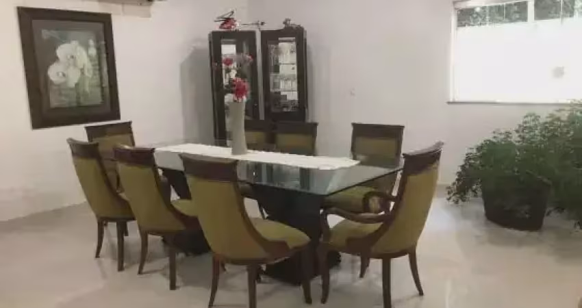 Clube de campo ponta negra, 5 quartos sendo 4 suítes, 1.500m2 de terreno,  mobilada, 6 vagas, agua