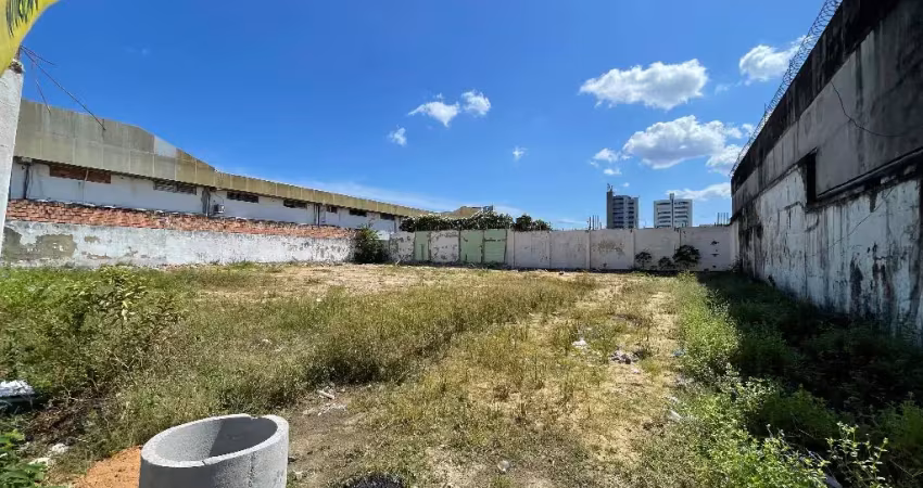 Terreno com 900m2, localizado na rua rio madeira no bairro nossa senhor das graças