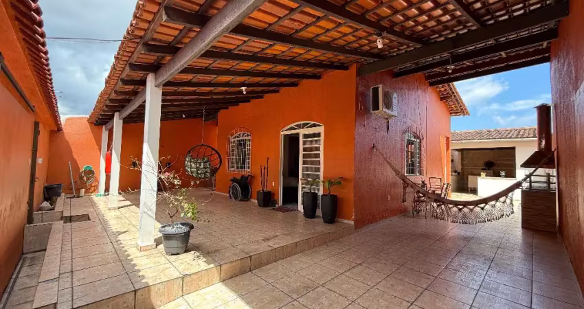 Planalto/ cond. jardim versalhes. casa com 3 quartos sendo 2 suites, sala para 2 ambientes e 3 vagas