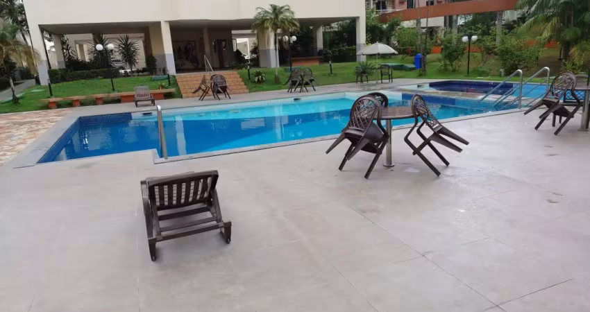 Parque 10, cond itapuã, 3 quartos sendo 1 suíte, roupeiro, split nos qiartos , 1 vaga