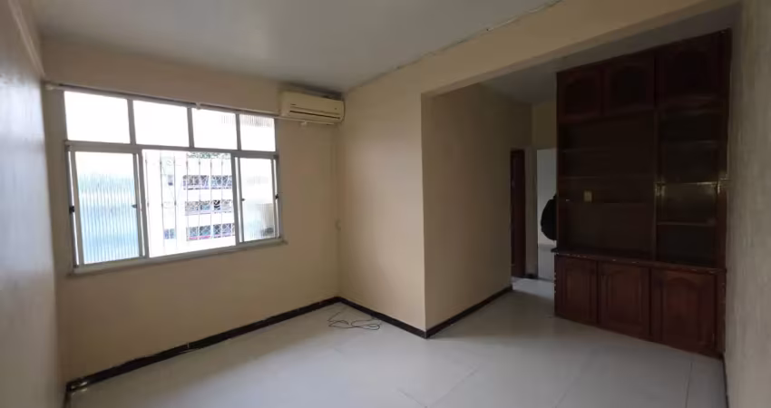 Conjunto jornalistas, av. constantino nery, com sala ampla, 02 quarto, boa localização