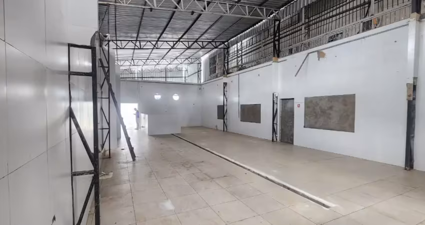 Alugo galpao com 800m2, 4 salas sendo 2 com anexo, pronto para receber carreta. coroado.