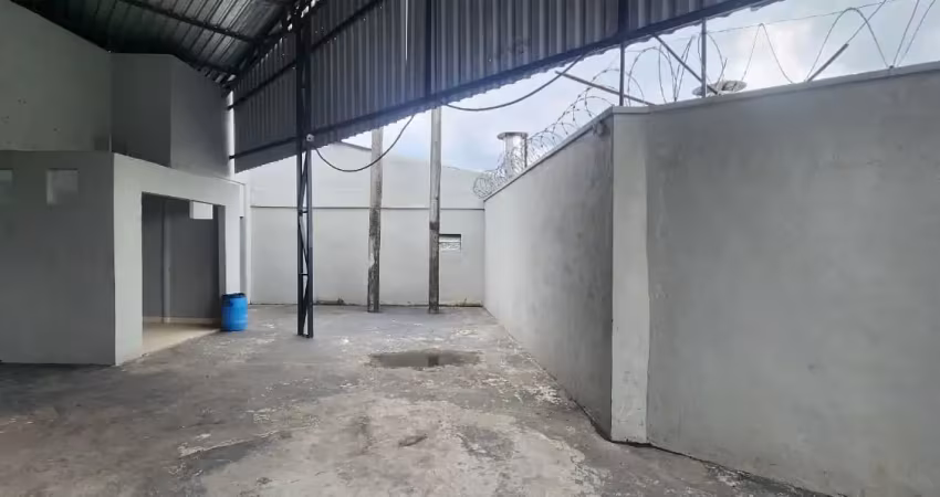 Alugo galpao com 800m2, 4 salas sendo 2 com anexo, pronto para receber carreta. coroado.