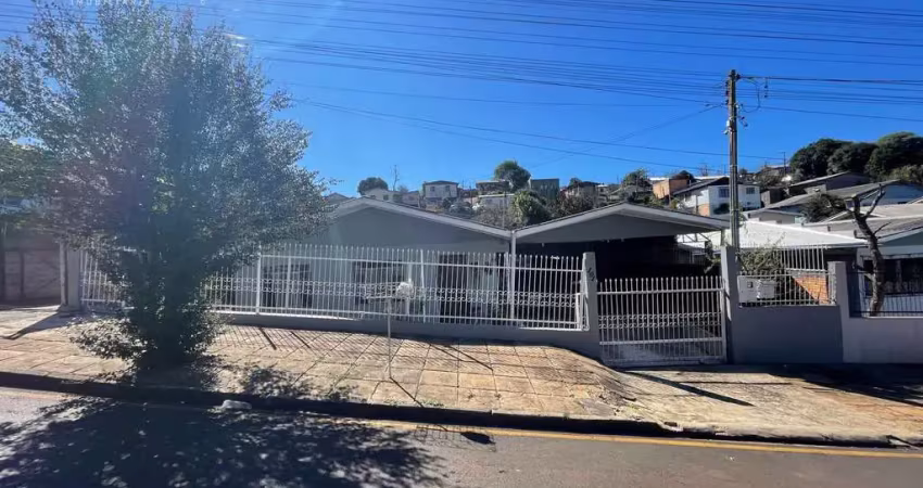 Casa a venda no bairro sudoeste - 03 quartos - pato branco