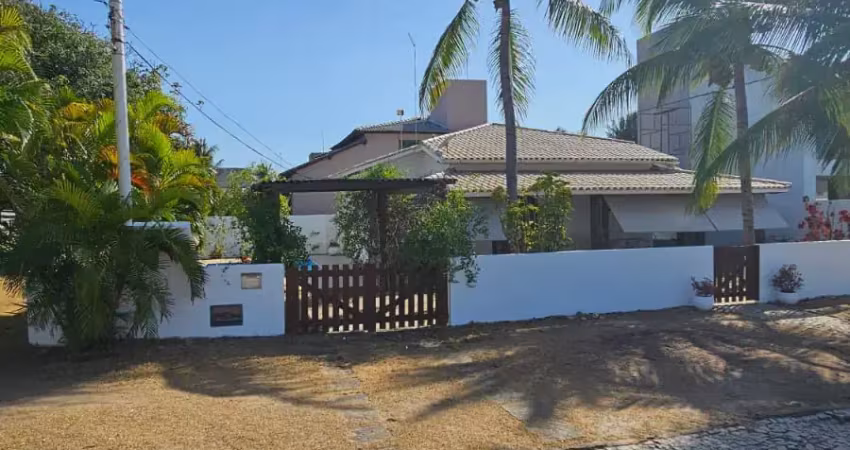 Casa em Guarajuba de 3 quartos e dependência completa
