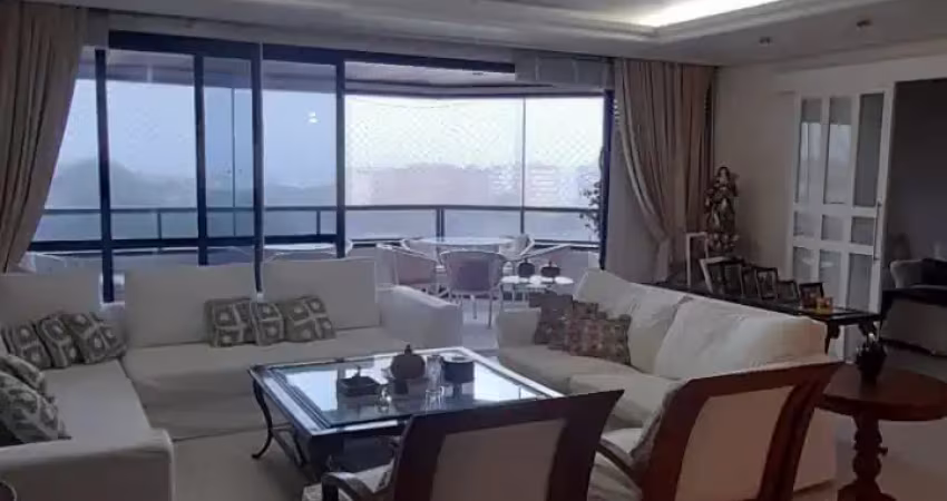 Apartamento a venda 4 suítes, 216 m2 no Rio Vermelho