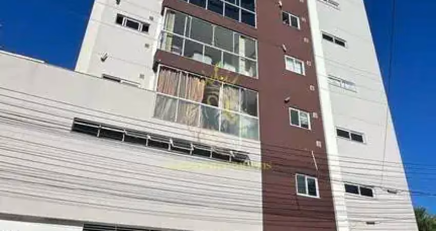 Excelente apartamento à venda no centro de camboriú, prédio com ótima localização, com elevador