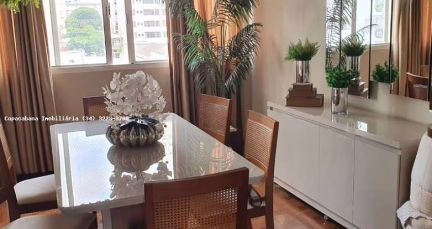 Apartamento para Venda em Uberlândia, Centro, 4 dormitórios, 1 suíte, 2 banheiros, 1 vaga