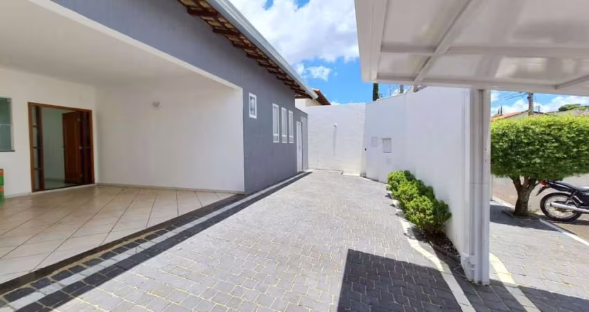 Casa para Venda em Uberlândia, Segismundo Pereira, 3 dormitórios, 1 suíte, 2 banheiros, 2 vagas