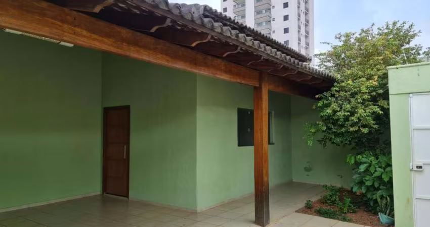 Casa para Venda em Uberlândia, Alto Umuarama, 3 dormitórios, 1 suíte, 1 banheiro, 3 vagas