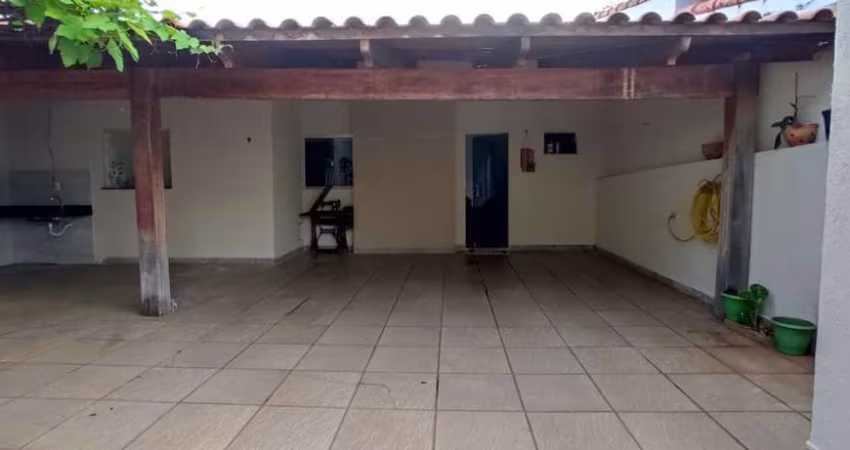 Casa para Venda em Uberlândia, Segismundo Pereira, 3 dormitórios, 1 suíte, 1 banheiro, 3 vagas
