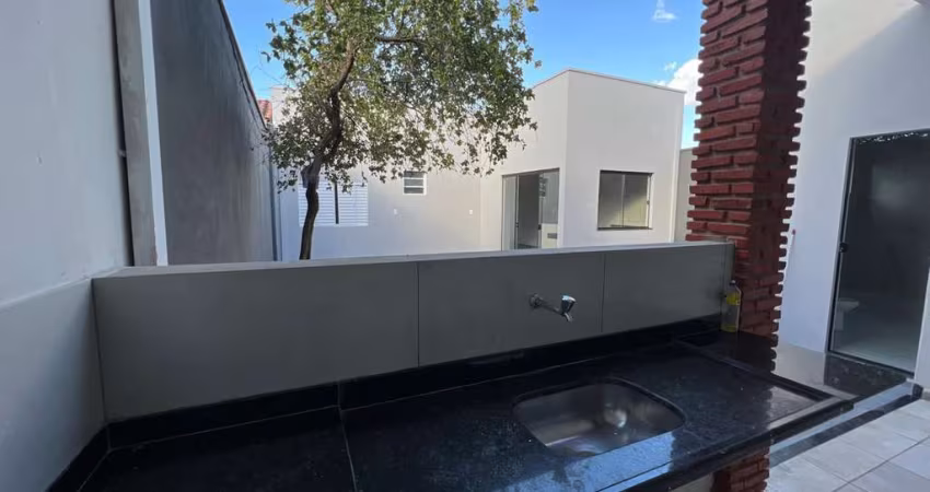 Casa para Venda em Uberlândia, Shopping Park, 3 dormitórios, 2 banheiros, 3 vagas
