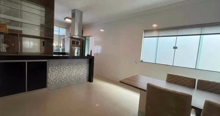 Casa para Venda em Uberlândia, Alto Umuarama, 3 dormitórios, 1 suíte, 1 banheiro, 3 vagas