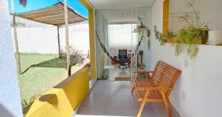 Casa para Venda em Uberlândia, Santa Mônica, 3 dormitórios, 1 suíte, 1 banheiro, 2 vagas