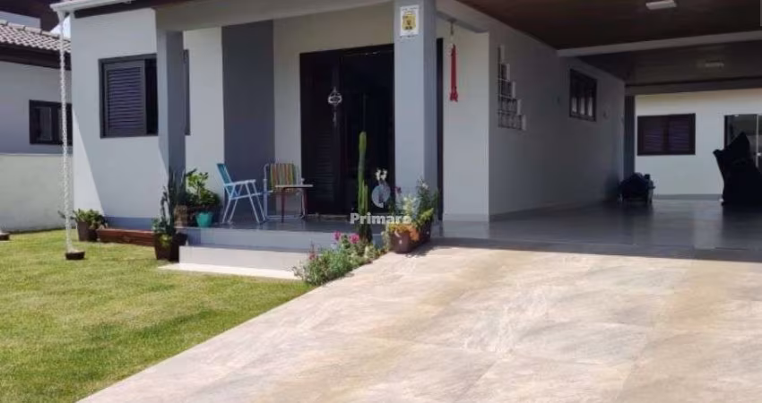 Casa de 2 quartos, 2 vagas de garagem, edícula no balneário rincão