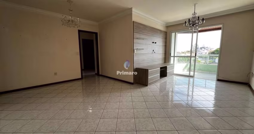 Apartamento com 3 quartos, sendo 1 suíte, 1 garagem, semimobiliado