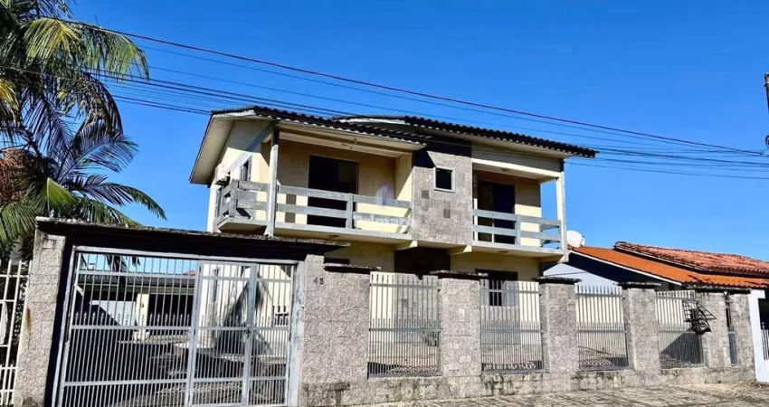 Casa com 4 quartos e amplo terreno Prospera, Criciuma
