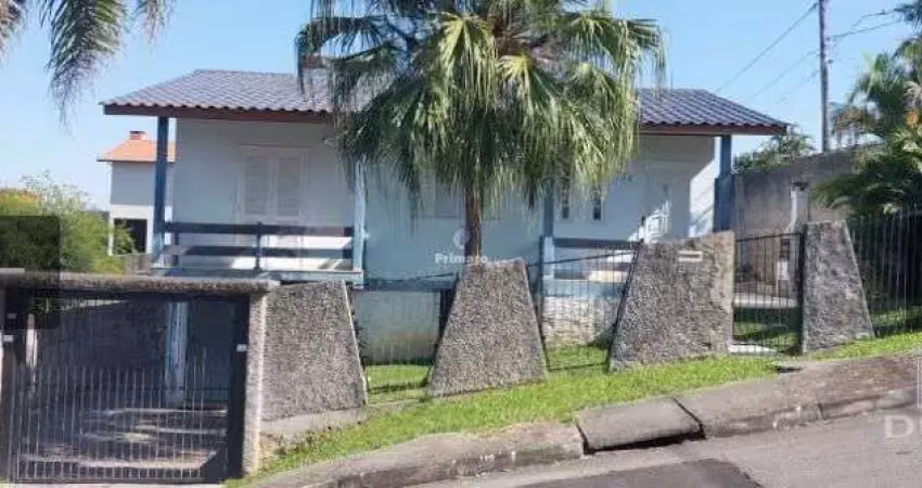 Casa 03 dormitórios no jardim maristela em criciúma