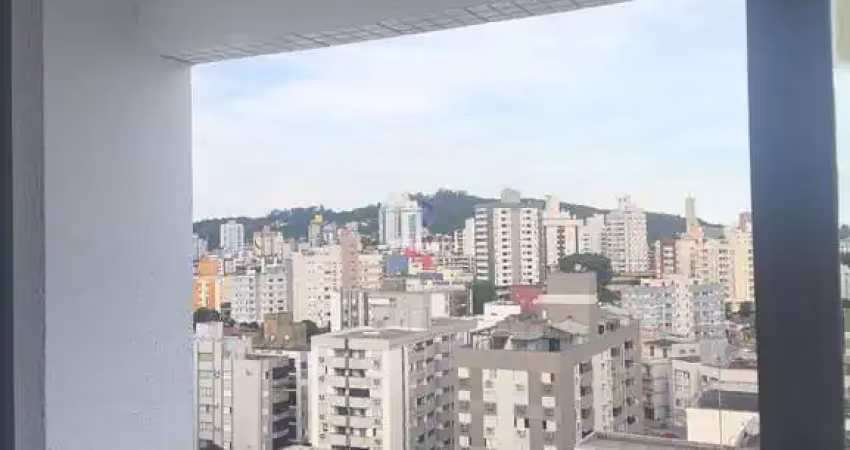 Apartamento no centro, 03 dormitório, 01 suíte andar alto