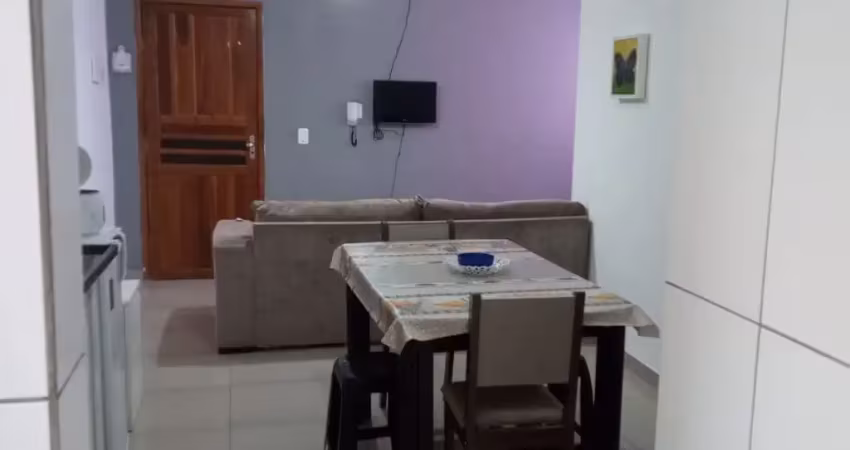 Apartamento com 02 Dormitórios,  Sala Ampla, 01 Vaga de Garagem, aproximadamente 2km da praia da enseada.