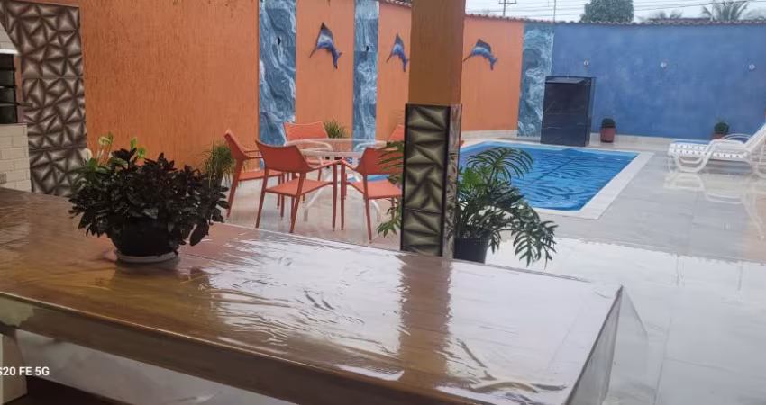 Linda casa com piscina, aconchegante na praia do Indaiá, Bertioga- São Paulo.