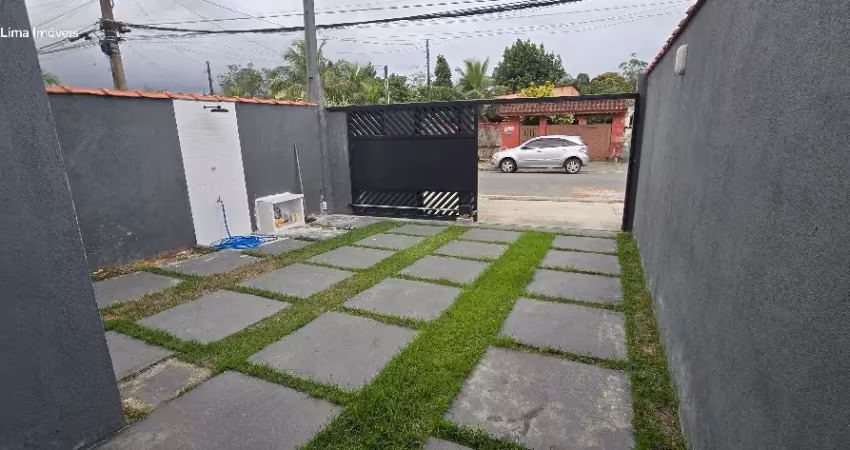 Linda casa à venda com 106m², 03 dormitórios (sendo  01 suíte), 02 banheiros, 03 vagas e quintal praia do Sesc, Bertioga, São Paulo.