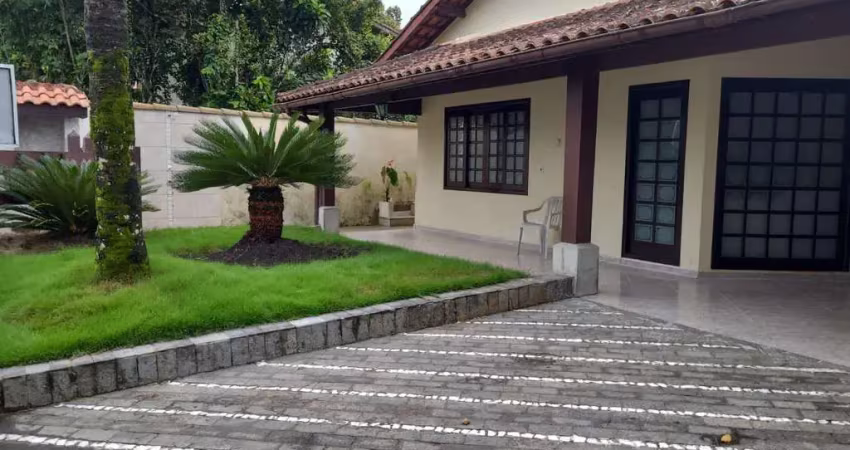 Apartamento à venda com 03 dormitórios (sendo 01 suíte) e 02 vagas de garagens, praia da enseada no centro, bertioga, sp.