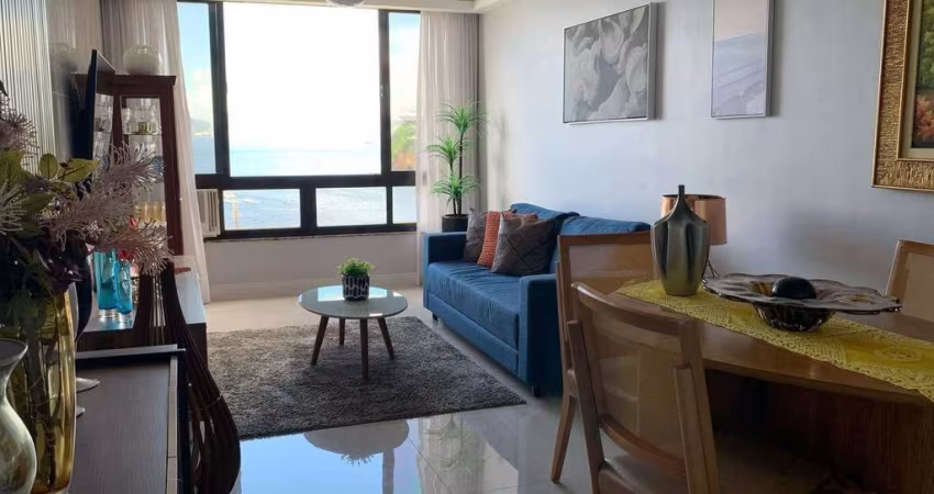 Apartamento Frente Mar, Recém Reformado com 2 Suítes e Vista Cinematográfica!