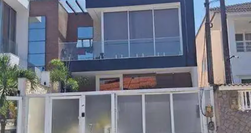 Excelente casa de 285 m² com 3 suítes à venda em Camboinhas