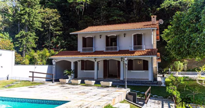 Casa á Venda em Teresópolis.