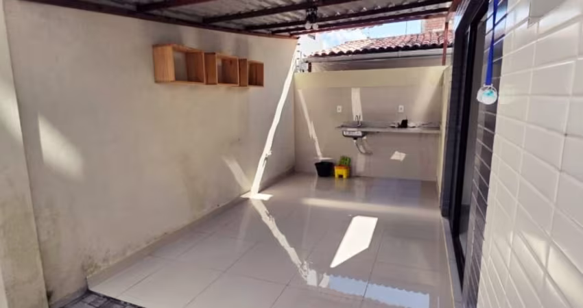 APARTAMENTO NA QUADRA DO MAR 