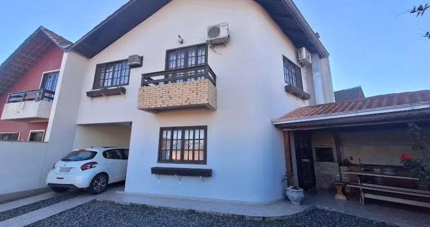 Casa com 3 quartos à venda no Guanabara, Joinville 