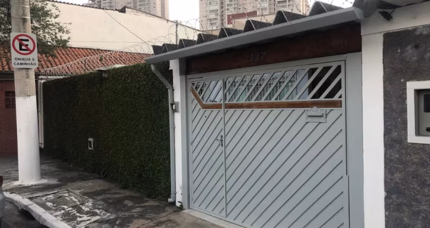 Casa à venda, com excelente localização, no Bairro Jardim Dom Bosco.
