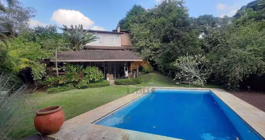 Casa encantadora e cheia de charme com 4 dormitórios (2 suítes) no melhor da granja viana