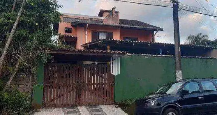 Lindo sobrado com 3 dormitórios e 5 banheiros à venda, 450m² por R$ 900.000 - Martim de Sá - Caraguatatuba/SP