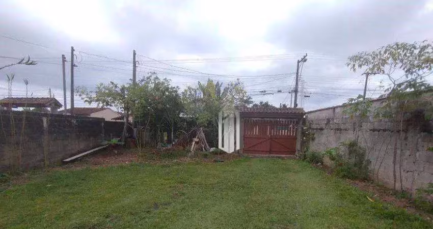 Casa com 1 dormitório , quintal espaçoso- jardim das gaivotas - caraguatatuba/sp