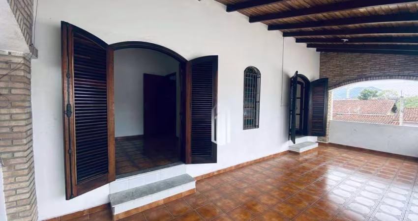 Sobrado com 3 dormitórios à venda, 189 m² por R$ 500.000,00 - Poiares - Caraguatatuba/SP