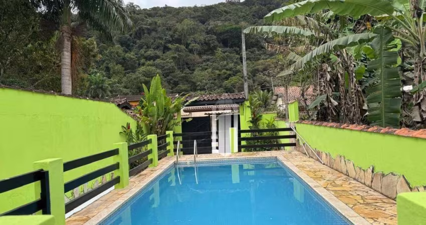 2 Sobrados com Piscina - Condomínio Recanto Verde Mar  650m da Praia da Cocanha