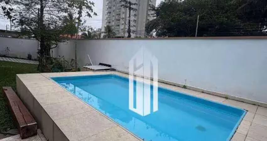 Sobrado mobiliado com 4 dormitórios, piscina e área gourmet – para locação!