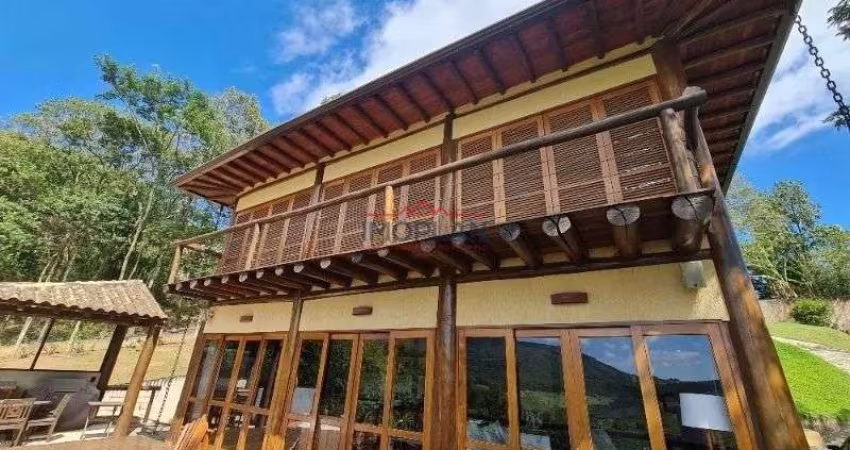 Linda casa em Atibaia, condominio fechado com portaria, rondas e area de lazer.