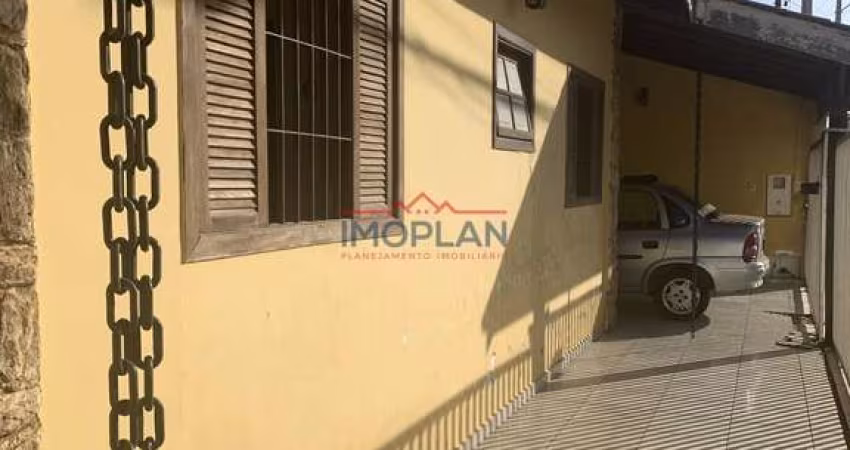 Casa térrea  - 3 Dormitórios sendo 1 suíte: em  ótima localização em Atibaia - S