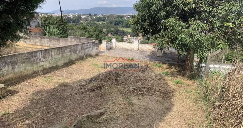 Terreno à venda bem localizado com 680 m² próximo ao comércio local da região  e