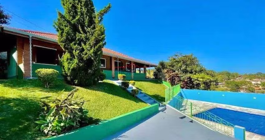 Chácara  com 5 Dormitórios 2 suítes com 250 m² com piscina em ótima localização