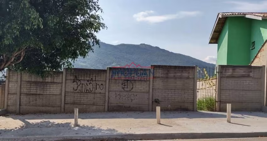 Terreno a venda, Jardim Maristela, bairro residencial com ruas asfaltadas proxim