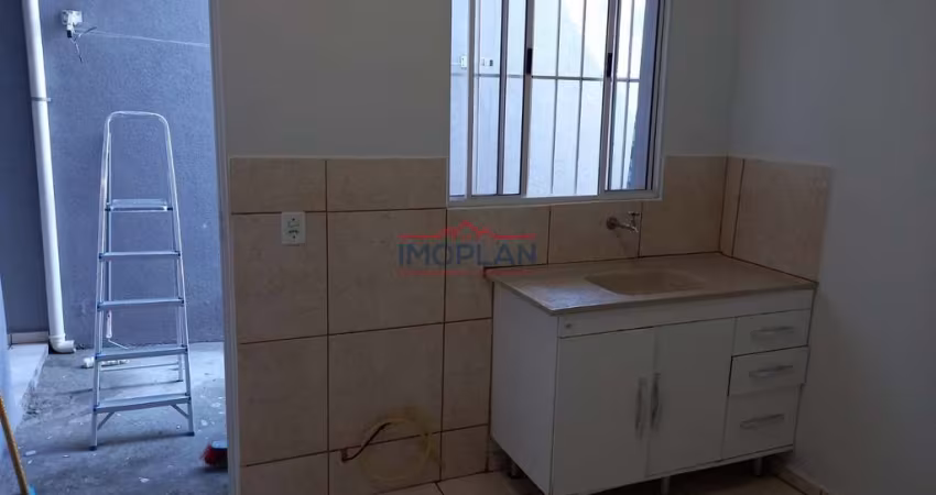 Salão  à venda com 60 m² e um apartamento em cima   com 2 Dormitórios e 4 Kitnet