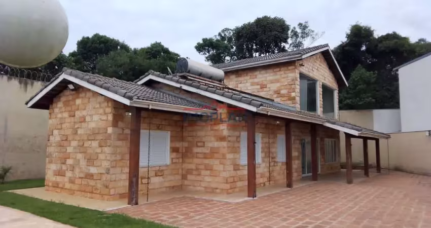 Casa em Mairiporã, bairro terra preta , sendo 03 dormitórios 01 suite , piscina